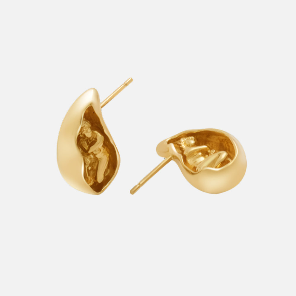 Crouching Venus, Gold by Carina Hardy - At Present Jewelry