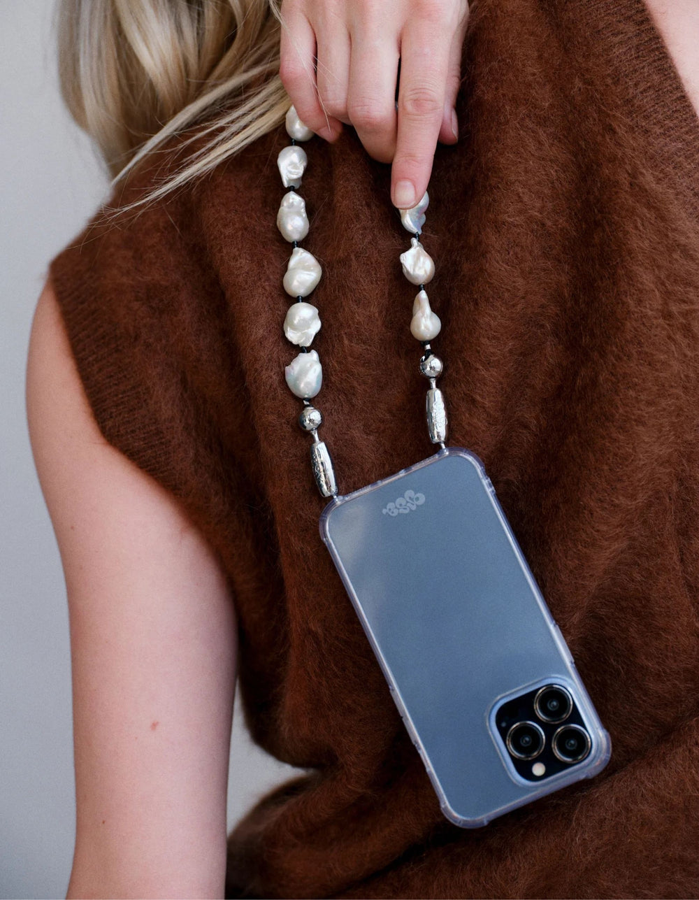 Baroque Pearl Wristlet