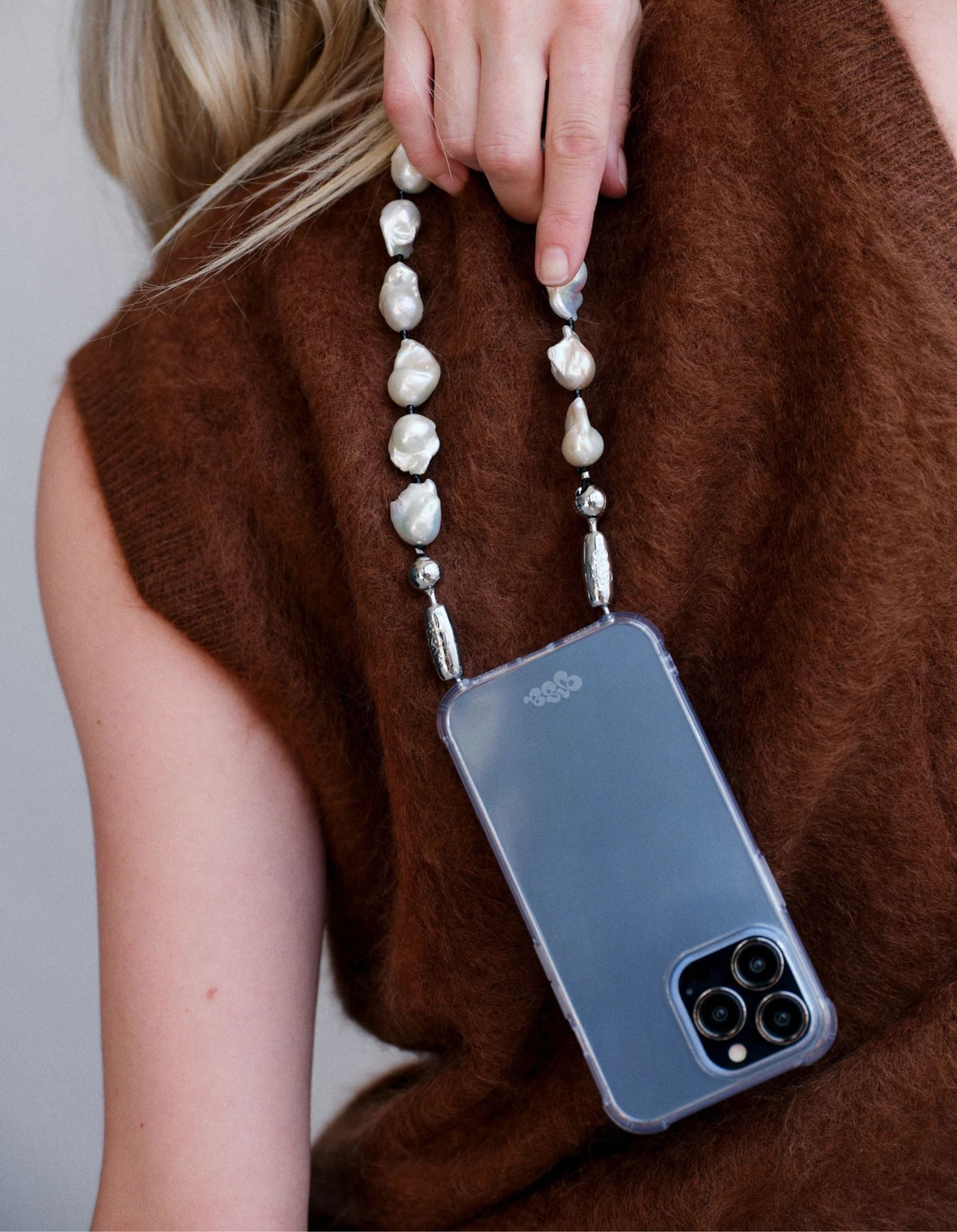 Baroque Pearl Wristlet