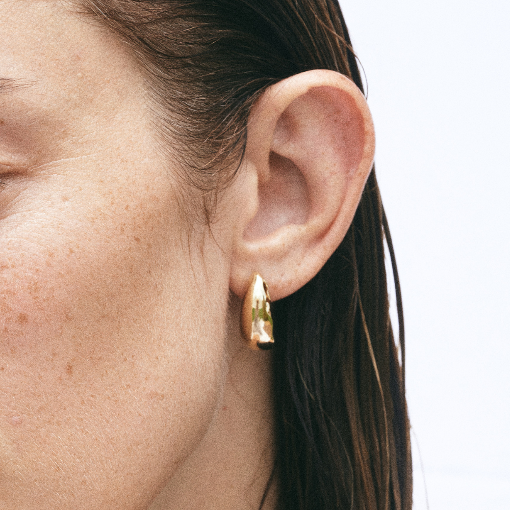 Crouching Venus, Gold by Carina Hardy - At Present Jewelry