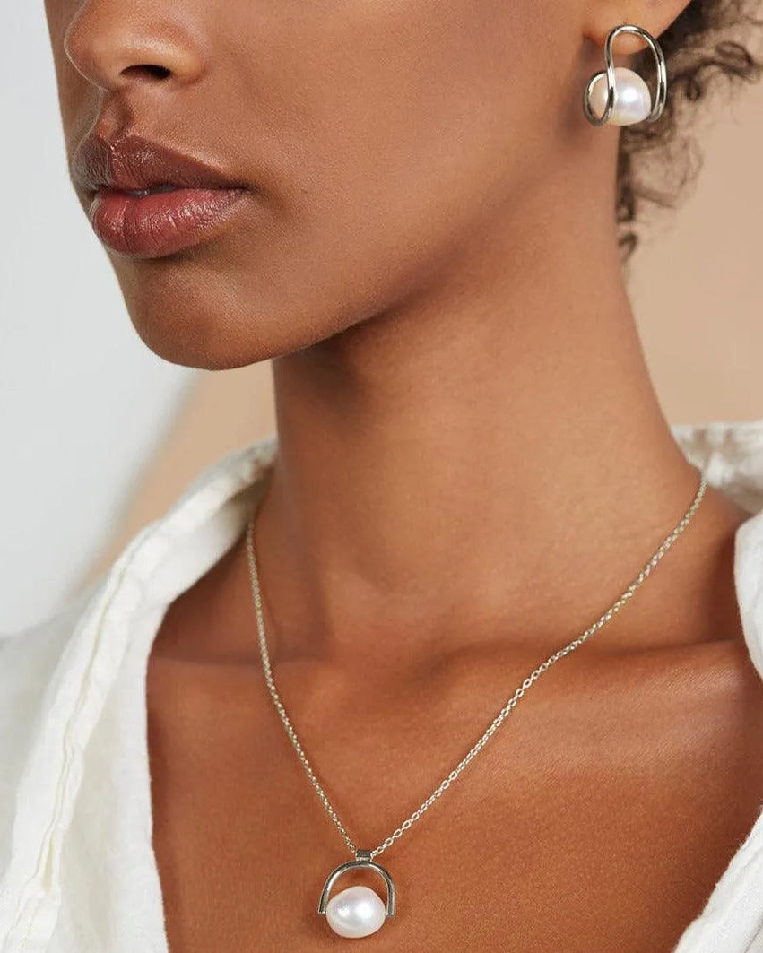 Bail Necklace in Silver - At Present