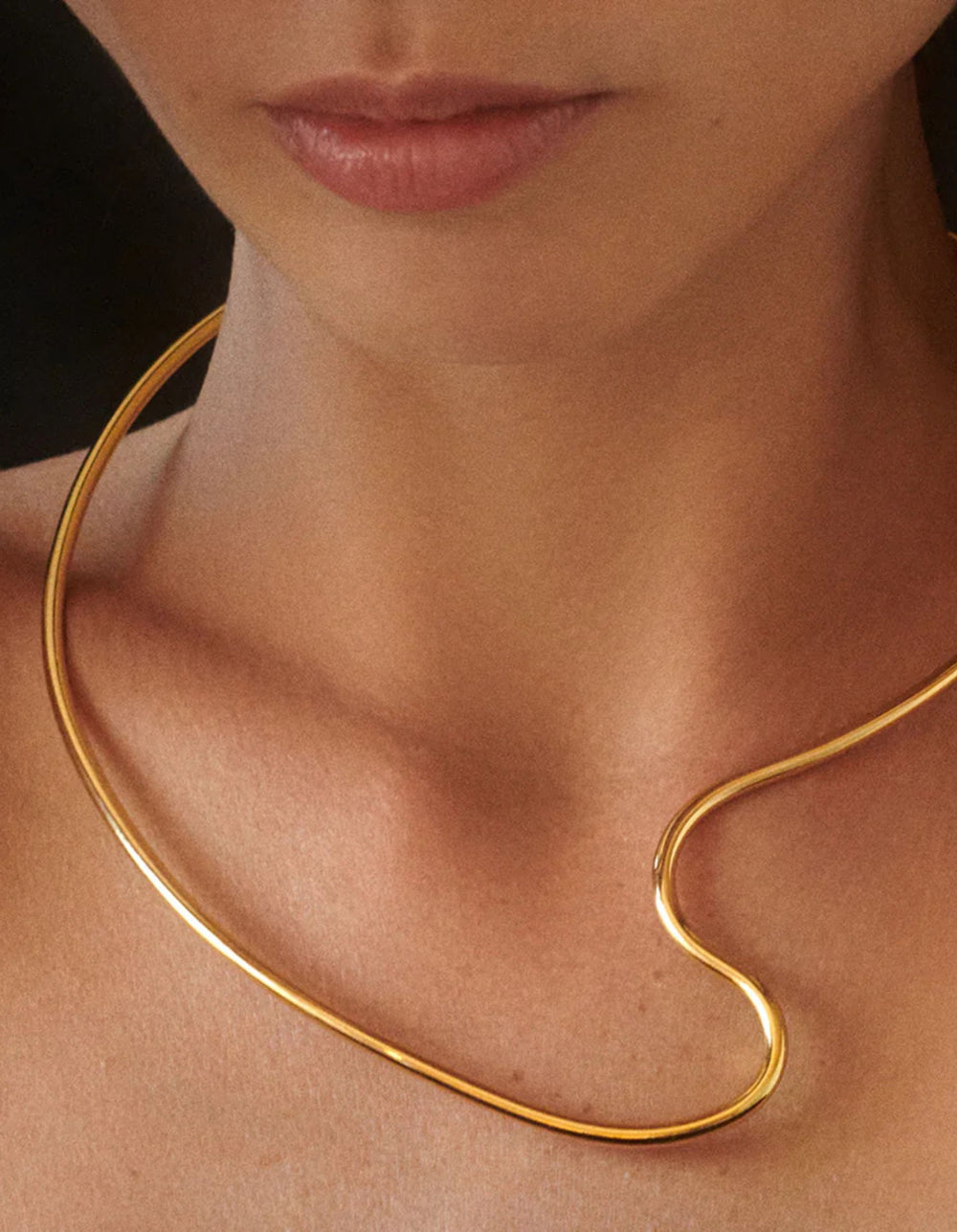 Cursive Collar