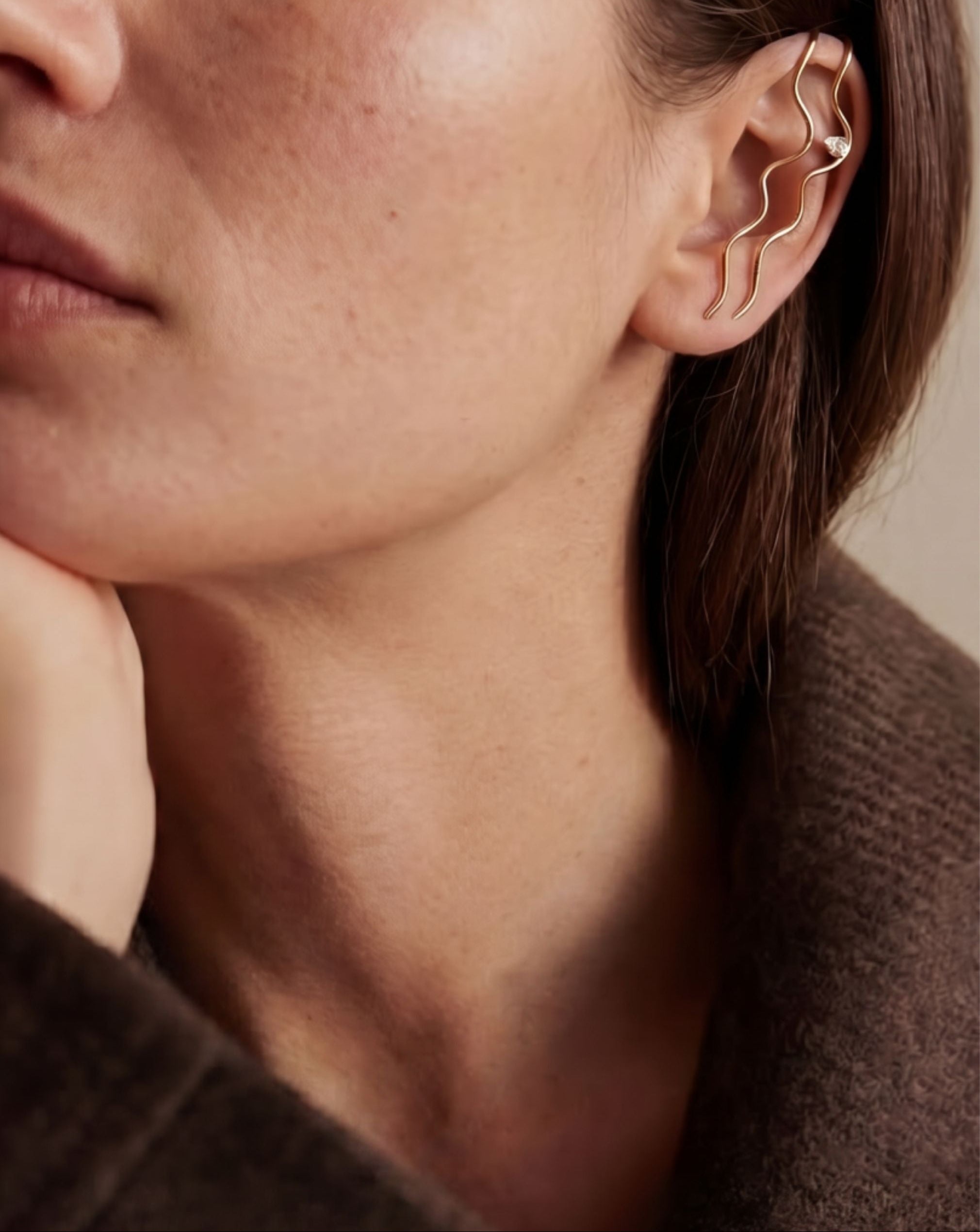 Contour Needle Earring