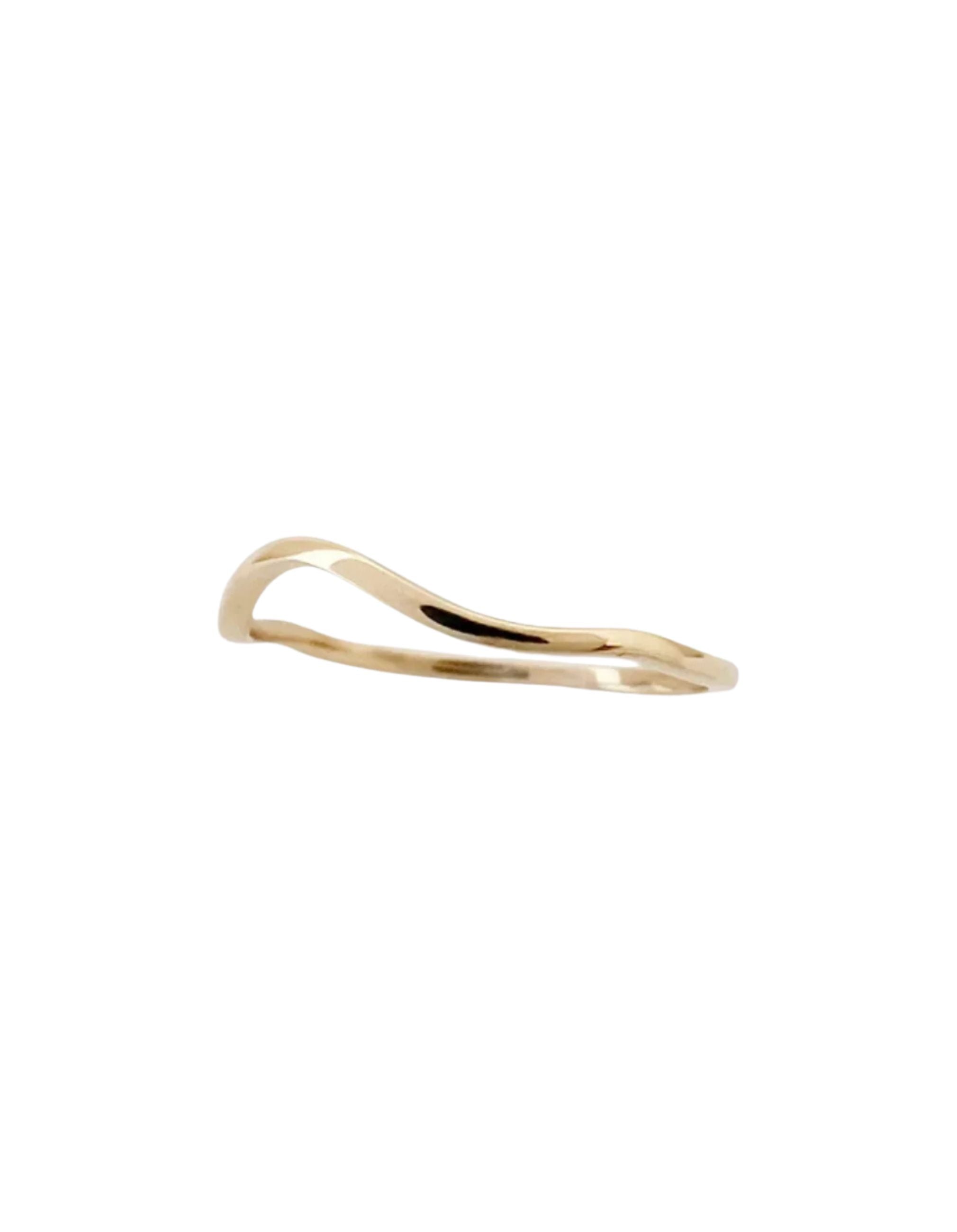 Nalu Plain Wave Band Ring