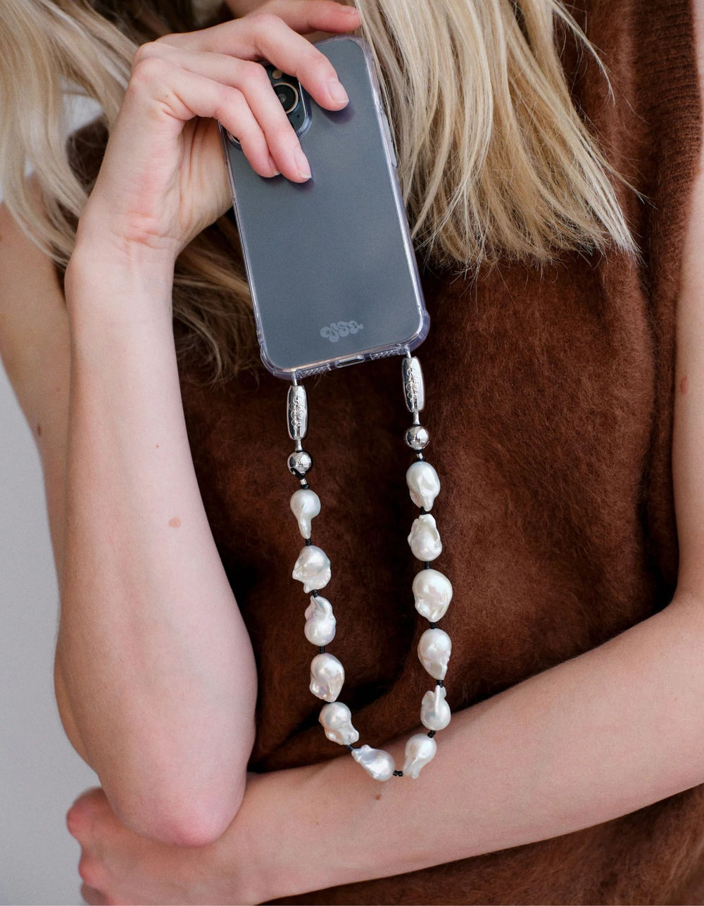 Baroque Pearl Wristlet