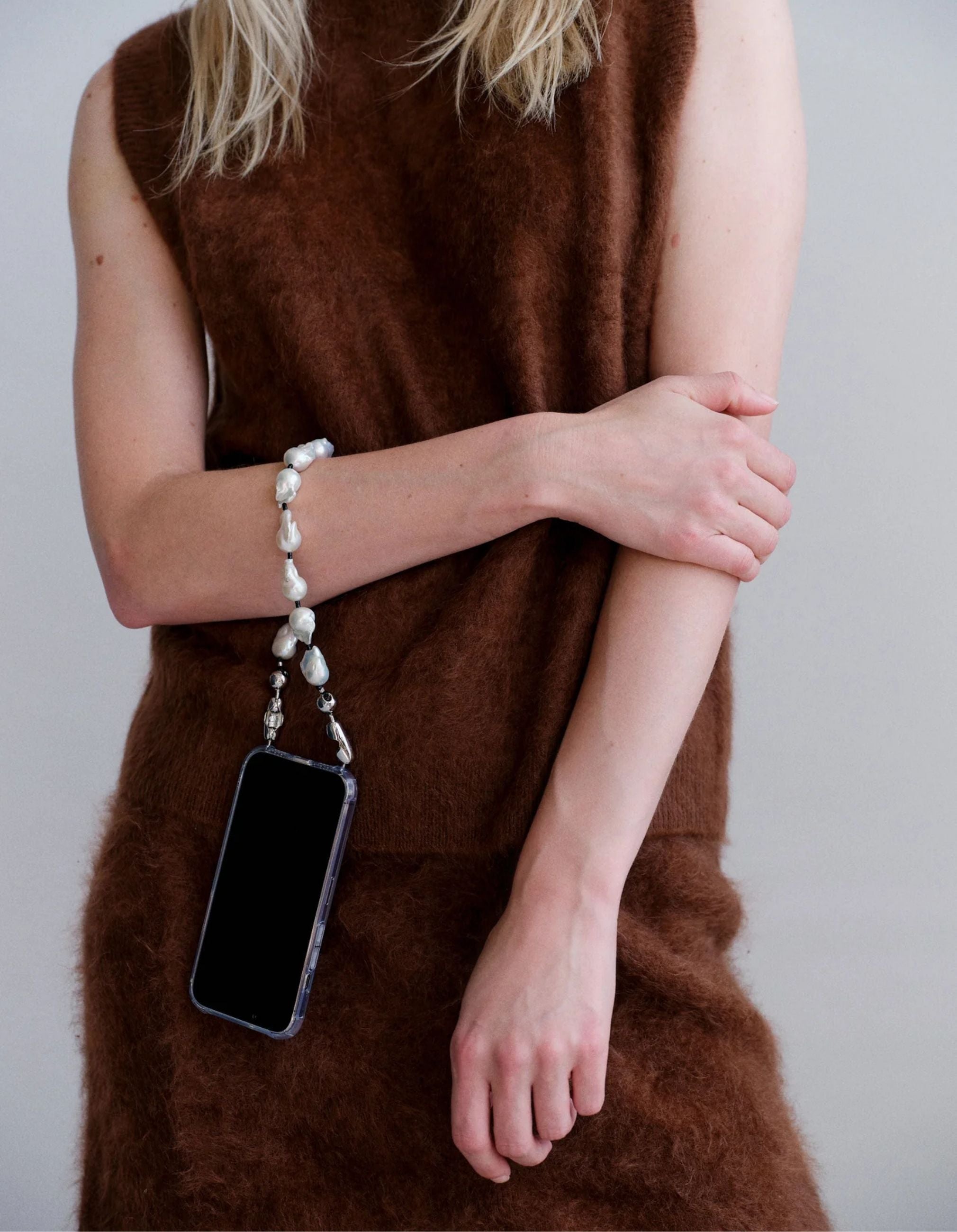 Baroque Pearl Wristlet