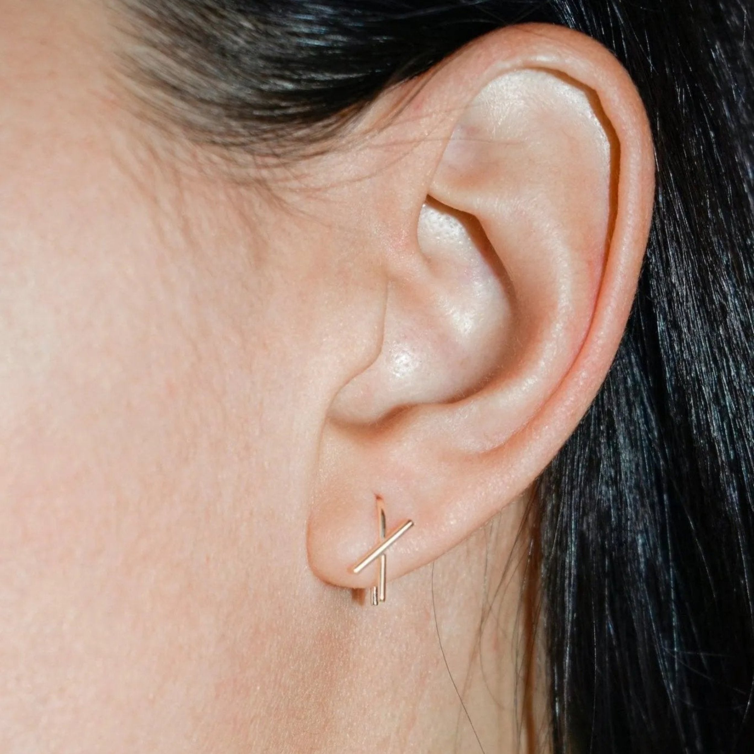 Solid Horizon Mini Thread Earring - At Present