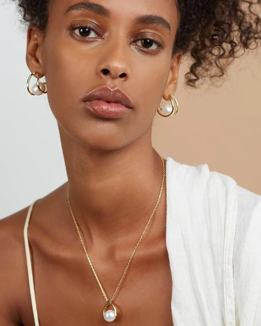 Bail Necklace in Gold - At Present