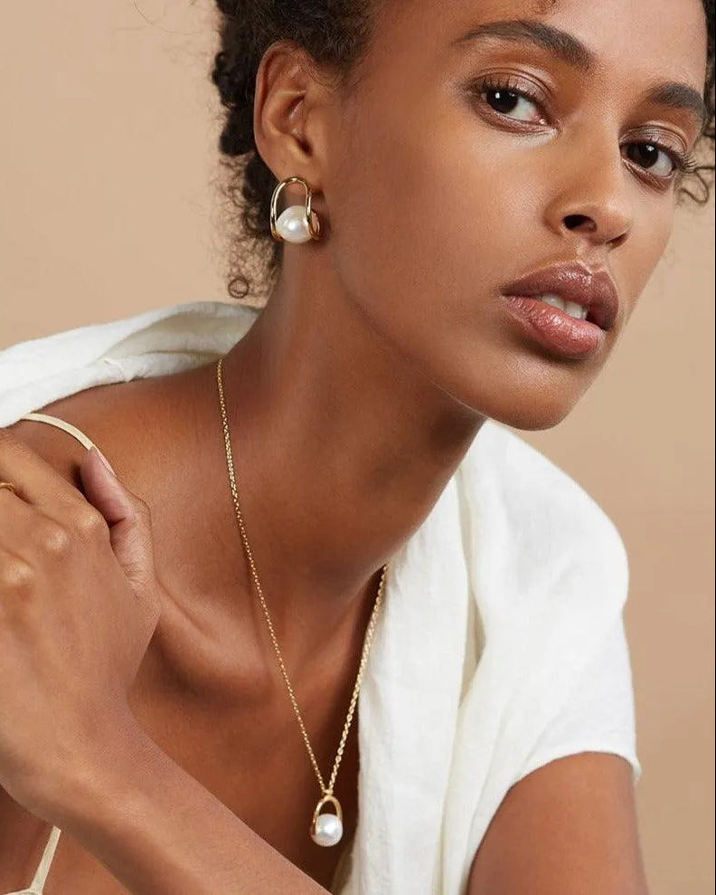 Bail Necklace in Gold - At Present