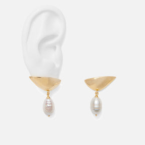 Pearl Lobe Earring in Gold