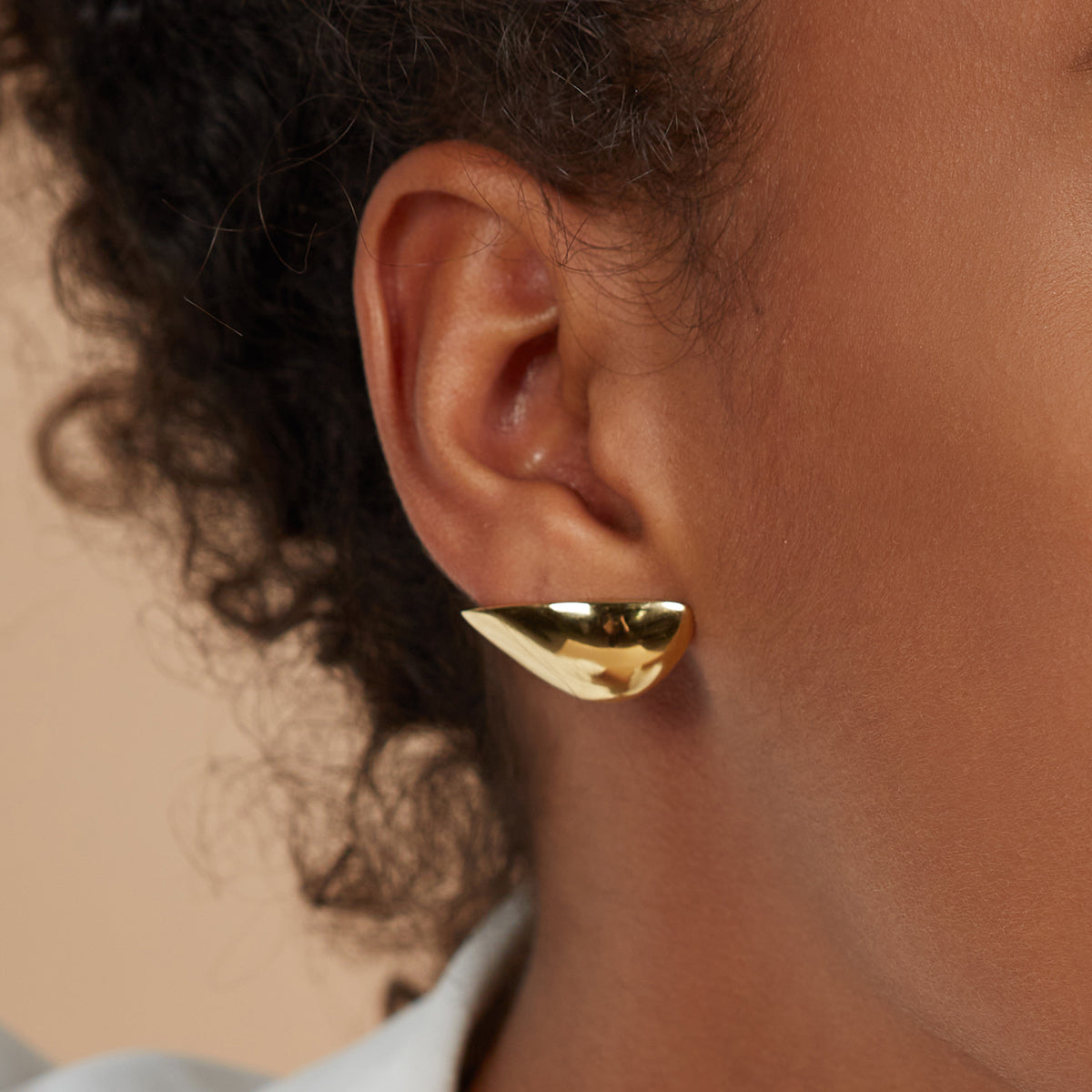 Lobe Earrings in Gold